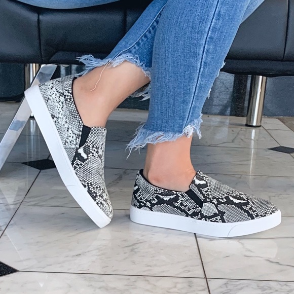 Snake skin slip on sneaker - Picture 5 of 6